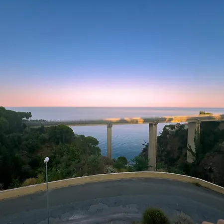 Torrazzo Horizon Retreat- Private Parking & Sea *