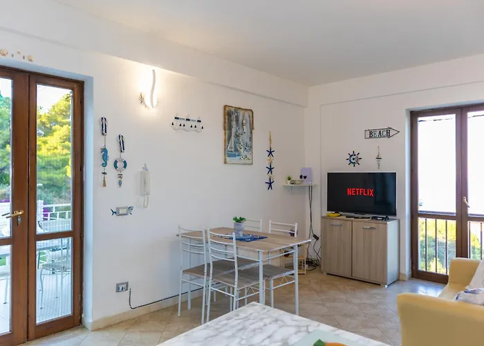 Torrazzo Horizon Retreat- Private Parking & Sea *