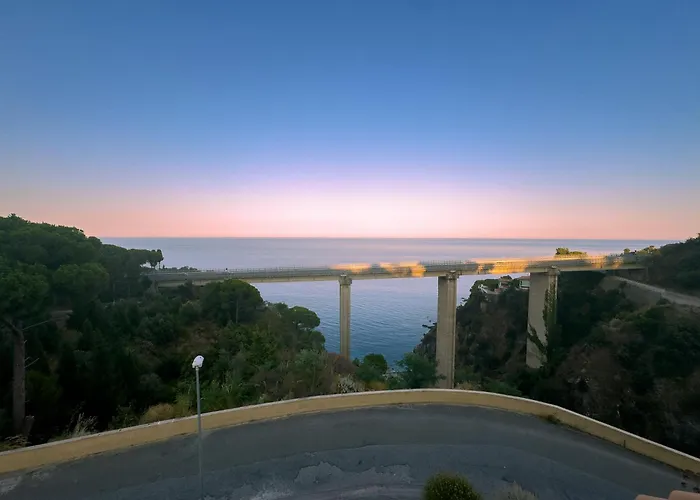 Torrazzo Horizon Retreat- Private Parking & Sea *