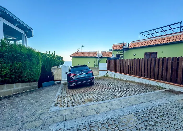 Torrazzo Horizon Retreat- Private Parking & Sea